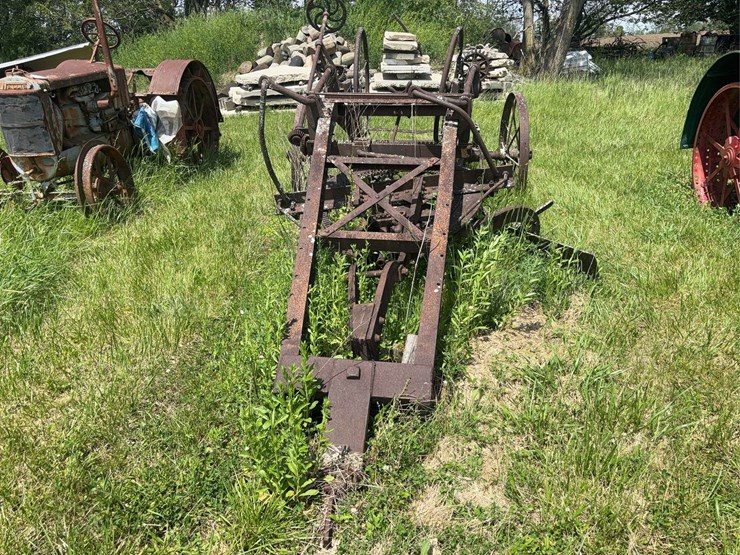 pull-type-road-grader-image-2