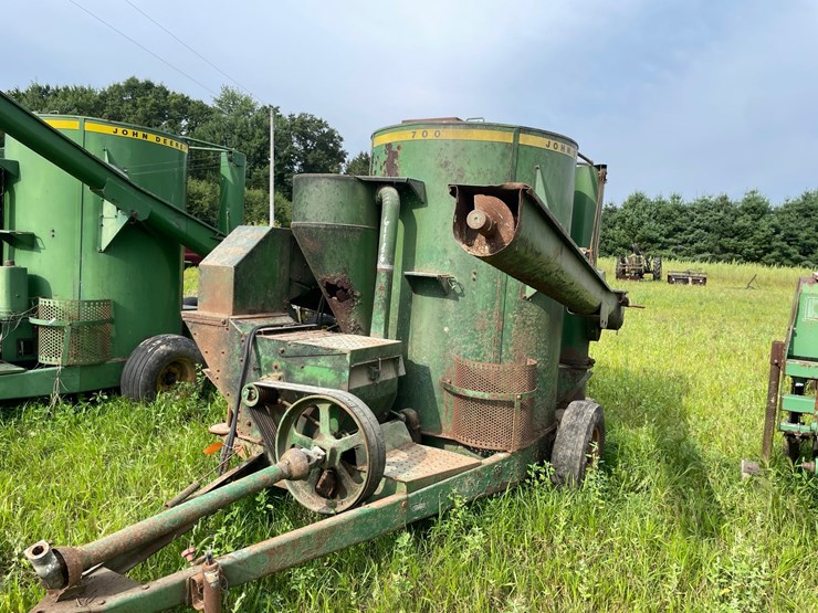 john-deere-700-image-1