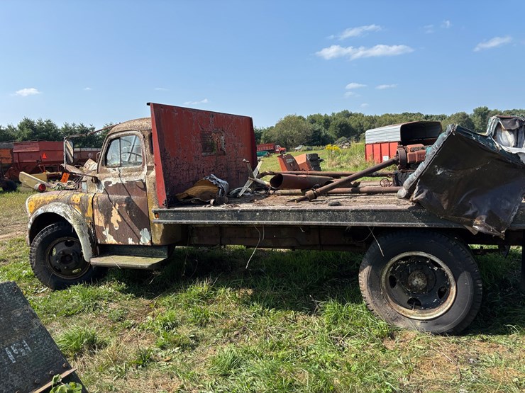 #2583-•-dodge-flatbed-truck-(no-title,-for-parts)-image-8