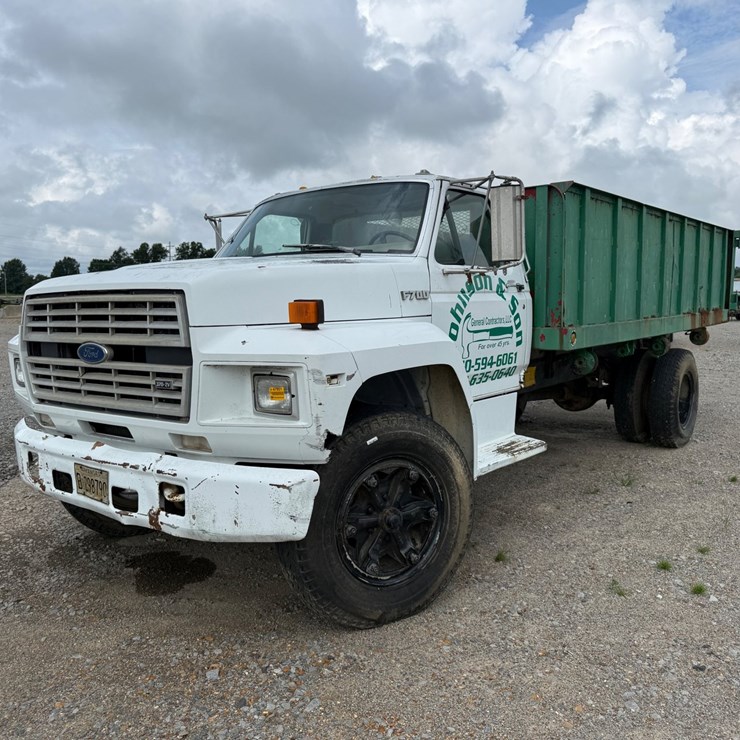 1989 FORD F700