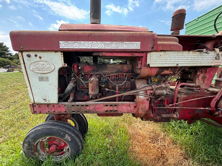 #2567-•-mccormick-farmall-560-gas-tractor-image-9