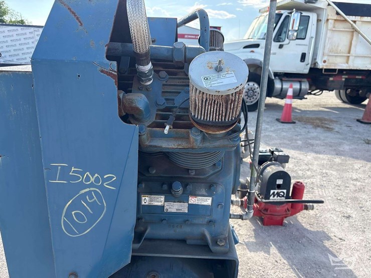 quincy-qt25a-horizontal-duplex-air-compressor-image-5
