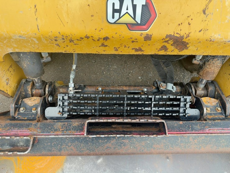 2020-caterpillar-259d3-image-10