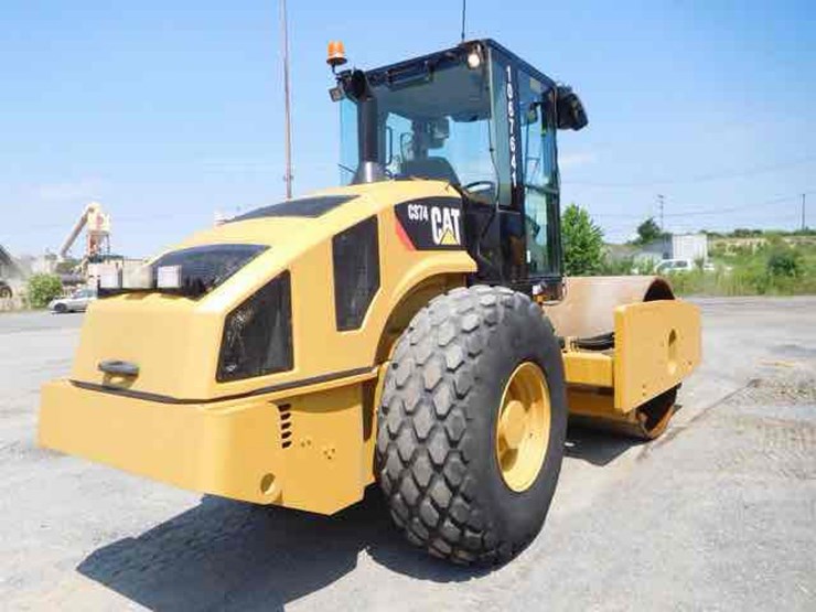 2011-caterpillar-cs74-image-5