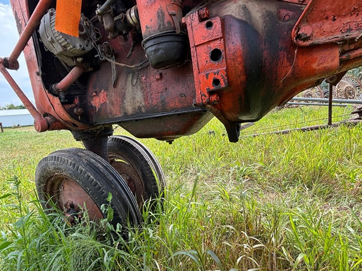 #2568-•-allis-chalmers-c-narrow-front-tractor-image-28