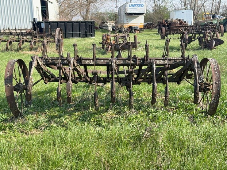 ihc-7ft-field-cultivator-image-5