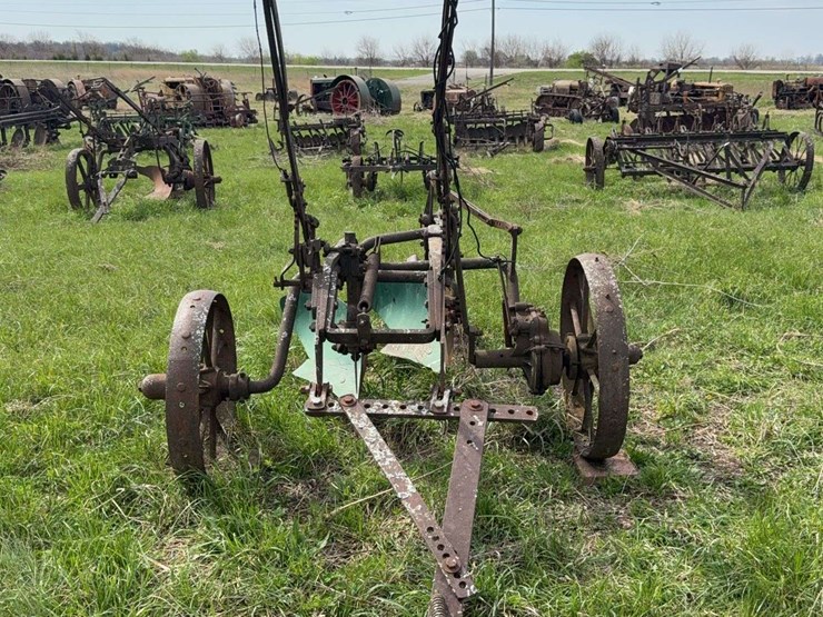 case-two-bottom-14”-pull-type-plow-image-8