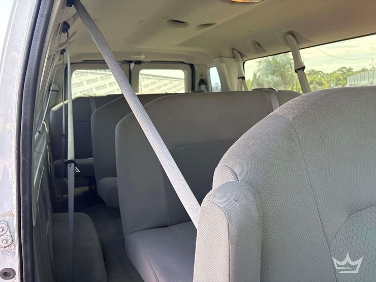 2013-ford-e350-image-23