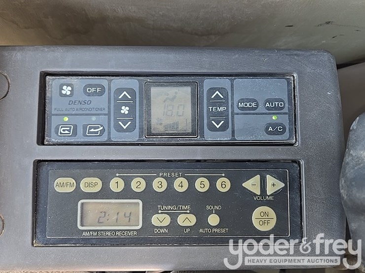 2011-deere-450d-lc-image-85