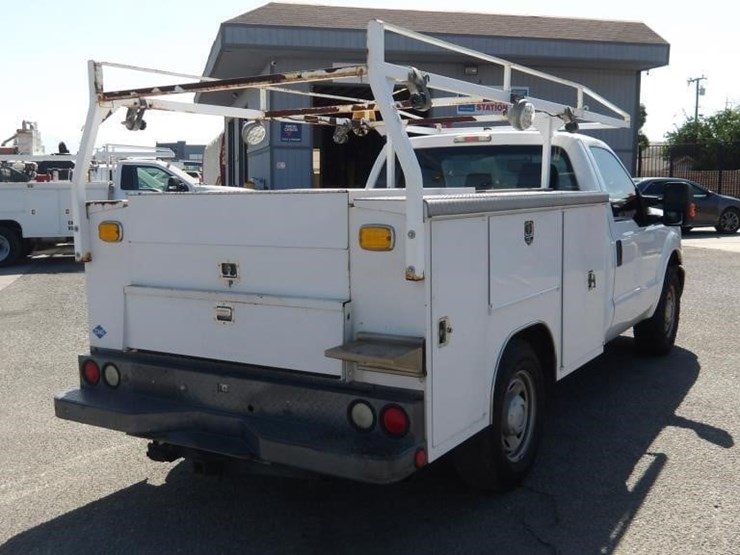 2016-ford-f250-xl-image-3