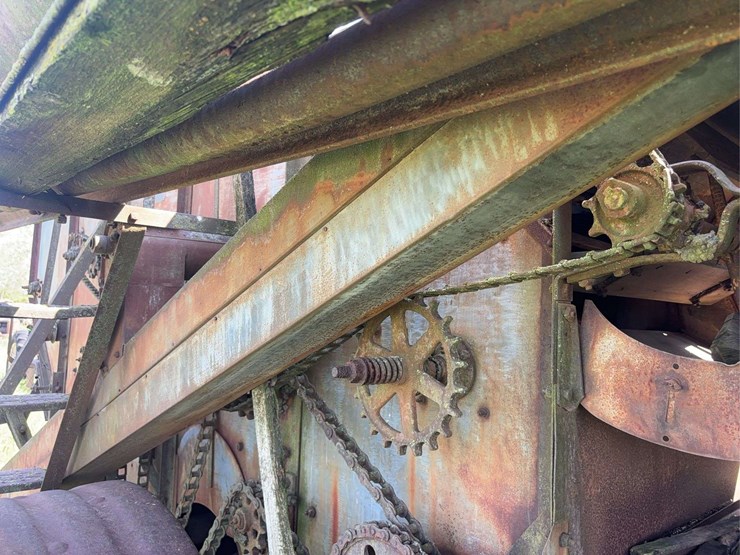 holt-caterpillar-pull-type-combine-image-37