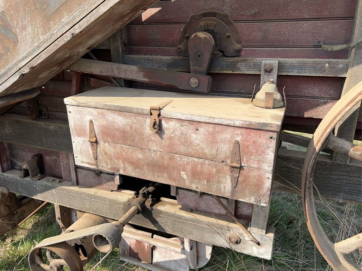 altman-taylor-threshing-machine-image-15