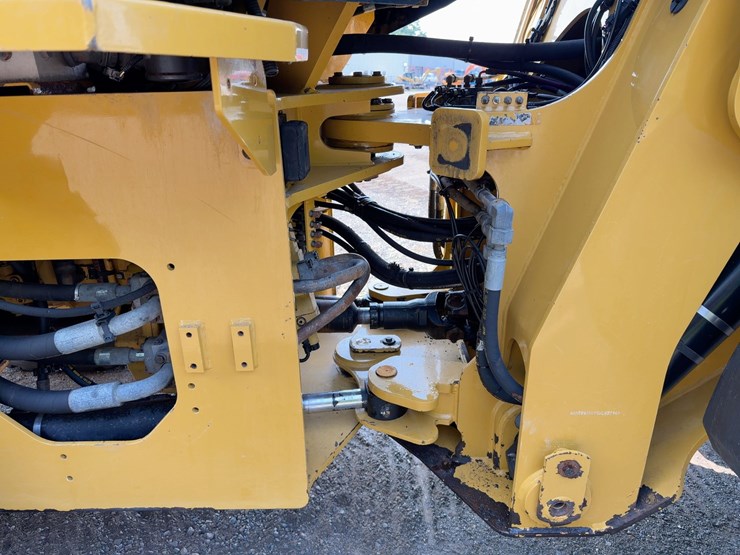 2015-caterpillar-938k-image-18