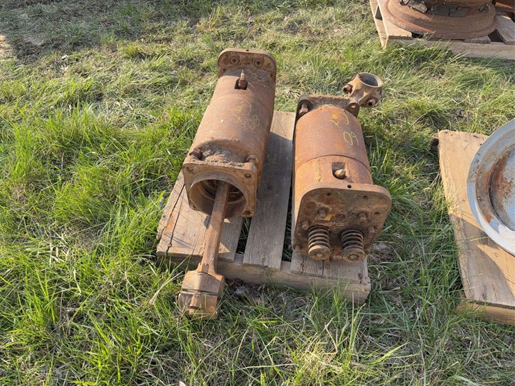caterpillar-60-image-3