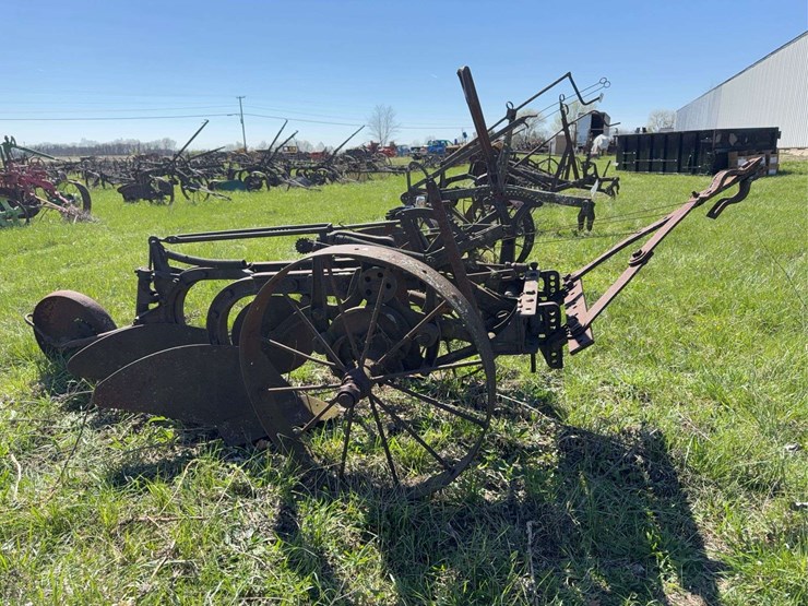 oliver-two-bottom-plow-image-1