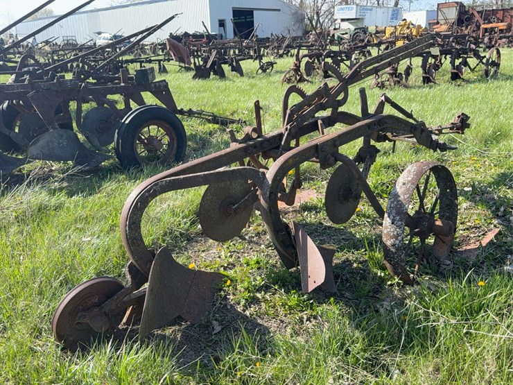 john-deere-12-image-3