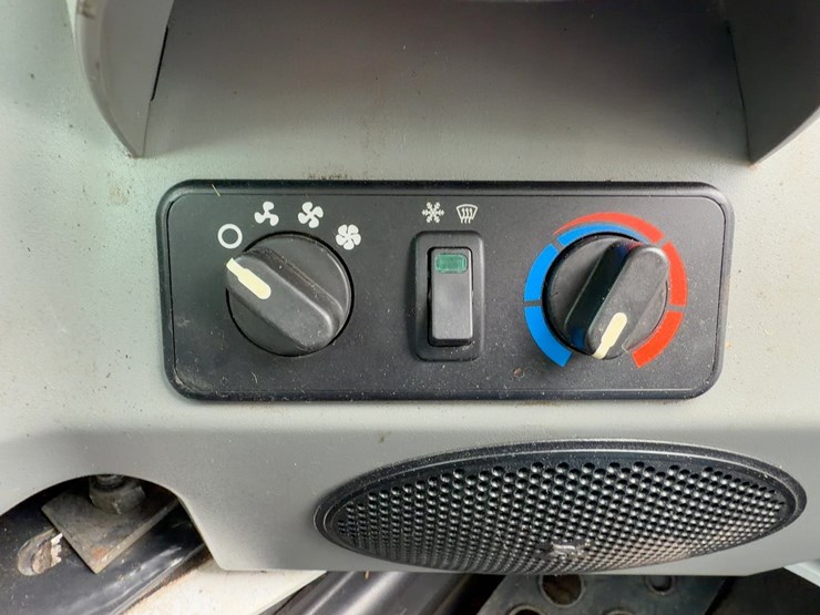 2020-bobcat-t740-image-20