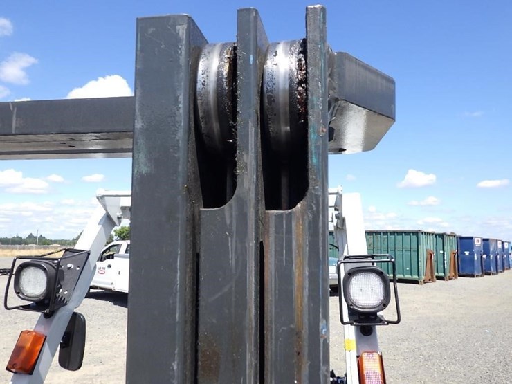 unicarriers-mcp1f2a25lv-forklift-image-12