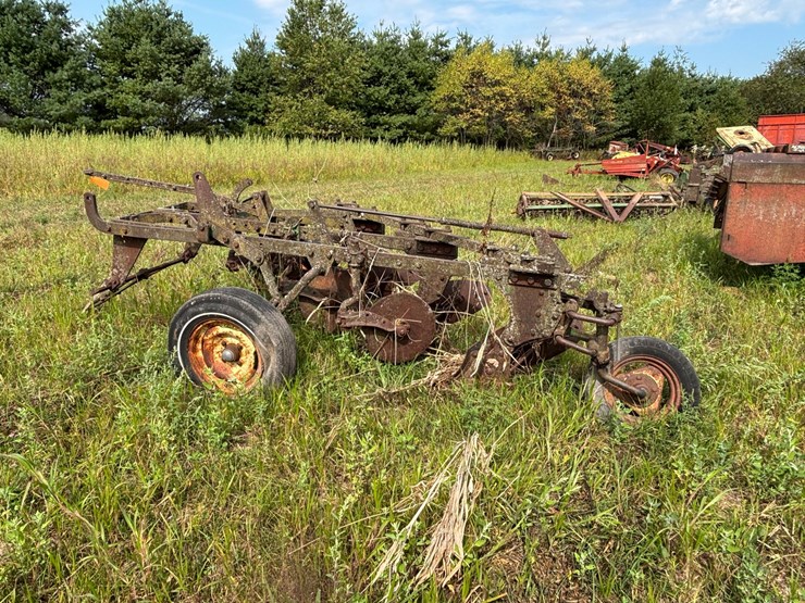#2651-•-john-deere-(3)-bottom-plow-image-13