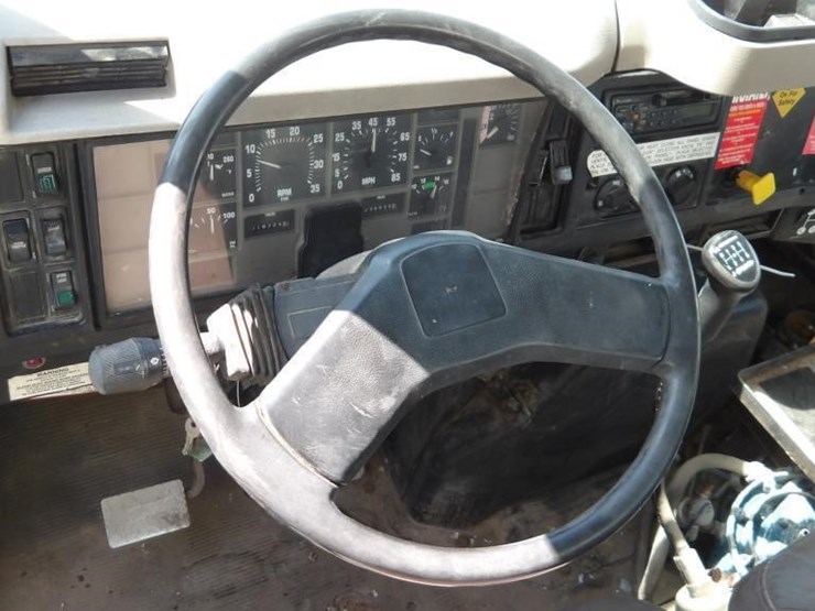 2001-international-4700-image-21