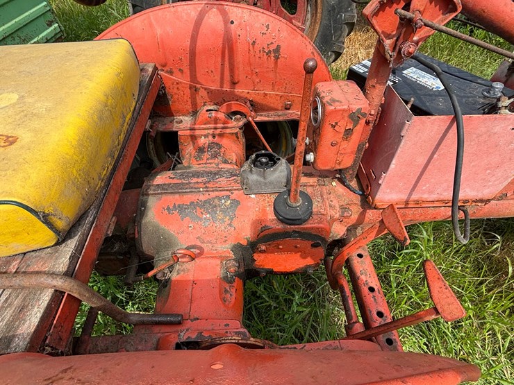 #2568-•-allis-chalmers-c-narrow-front-tractor-image-15