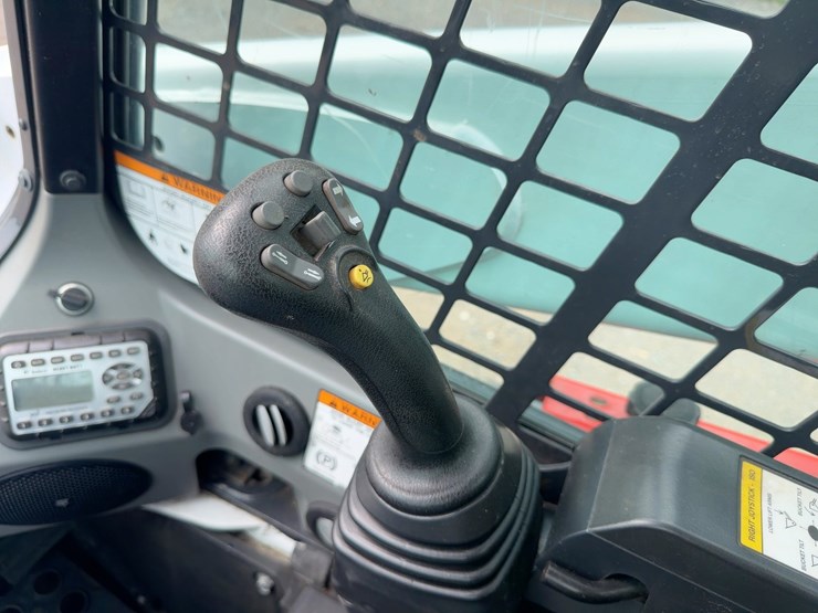 2020-bobcat-t740-image-22