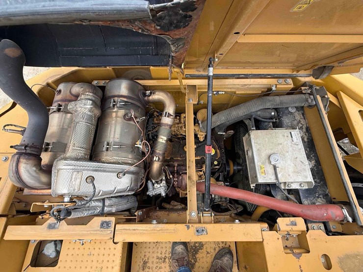 2018-caterpillar-325flcr-image-15