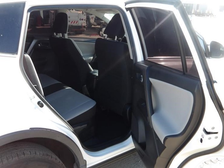 2017-toyota-rav4-image-15