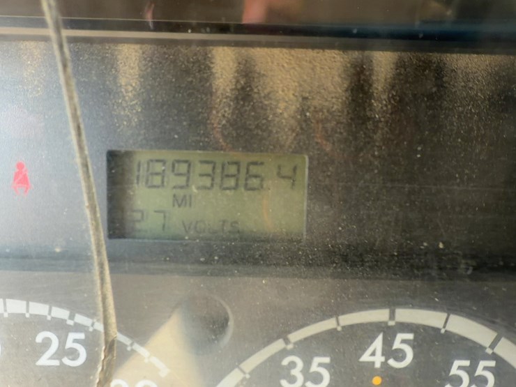 2008-sterling-lt9500-image-22