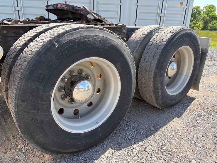 2001-kenworth-t800-image-11