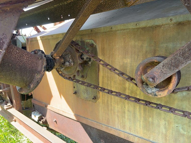holt-caterpillar-pull-type-combine-image-60
