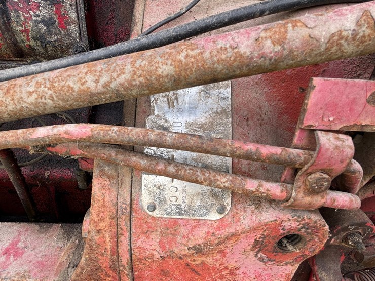#2567-•-mccormick-farmall-560-gas-tractor-image-28