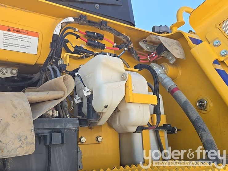 2023-komatsu-d61px-24-image-35