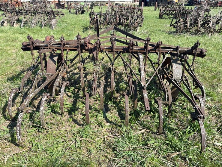 massey-harris-trail-field-cultivator-image-4
