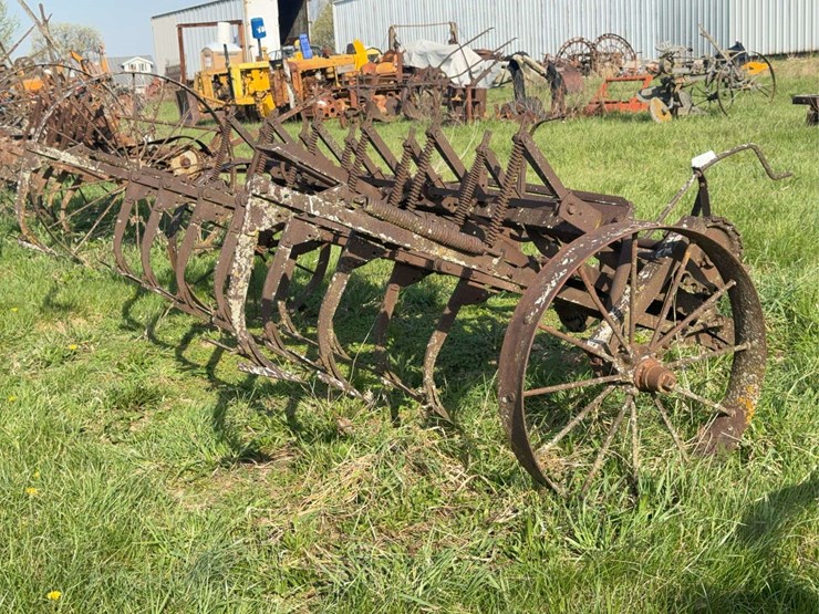 ihc-10ft-field-cultivator-image-3