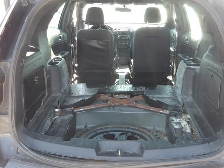2019-ford-explorer-image-16