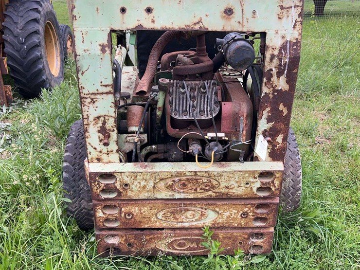 omc-1200-mustang-skid-loader-image-4