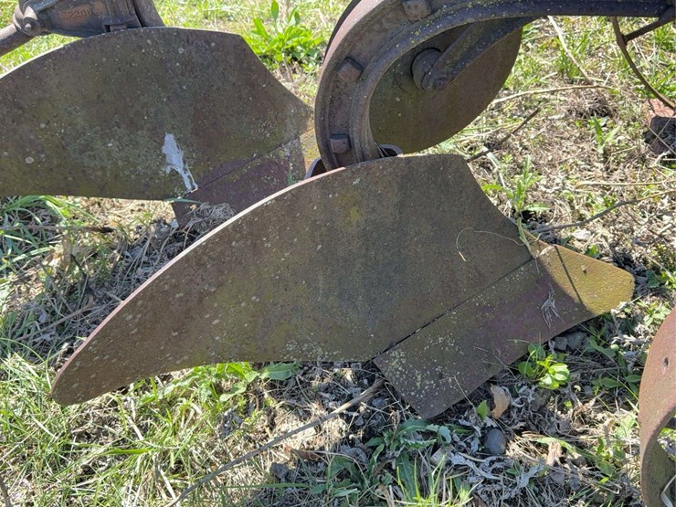 oliver-two-bottom-plow-image-11