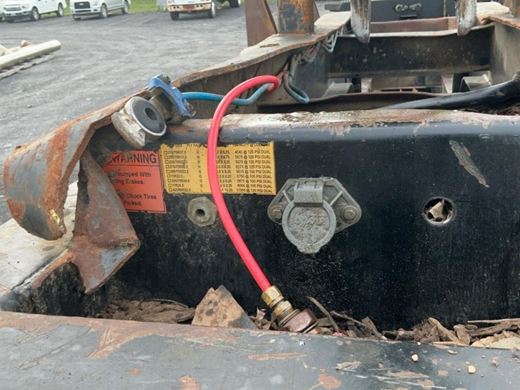 2015-deere-335d-image-69