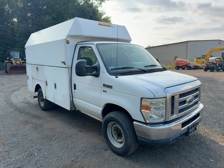 2011-ford-e350-image-7