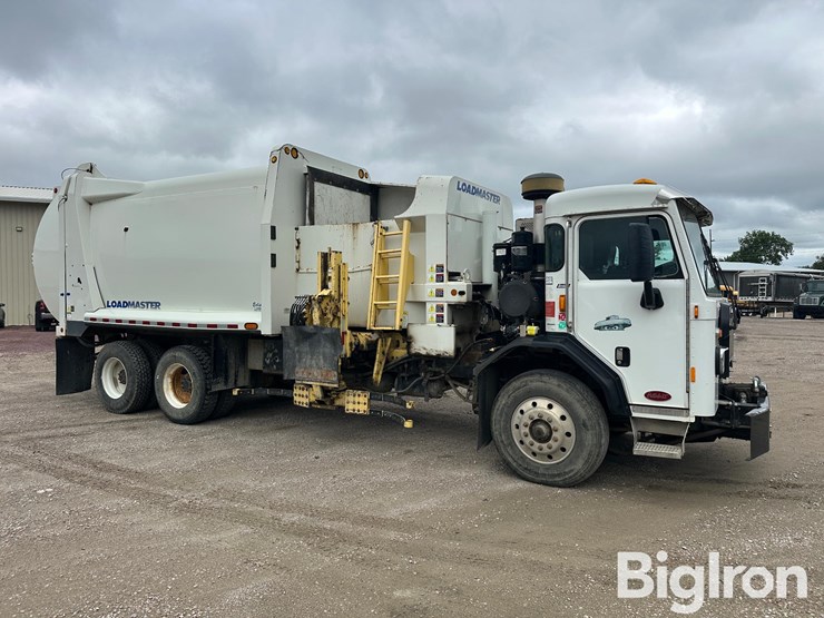 2017-peterbilt-520-image-3