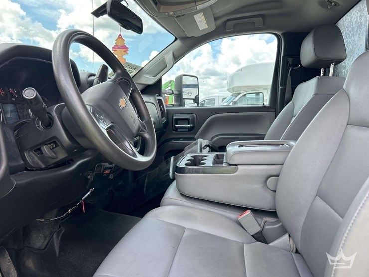 2019-chevrolet-silverado-5500hd-image-16