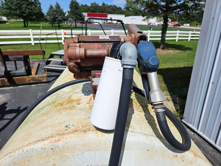 #167-•-500-gallon-fuel-tank-&-pump-image-11