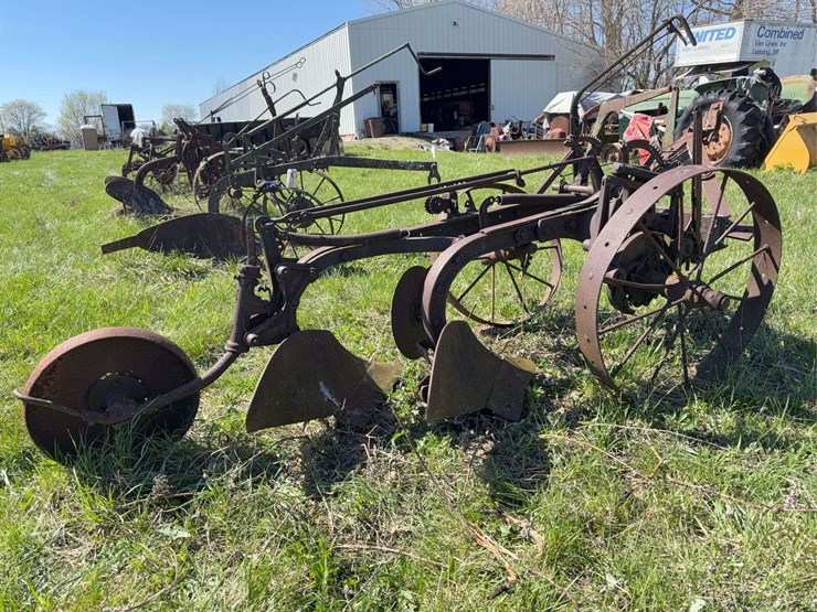 oliver-two-bottom-plow-image-2