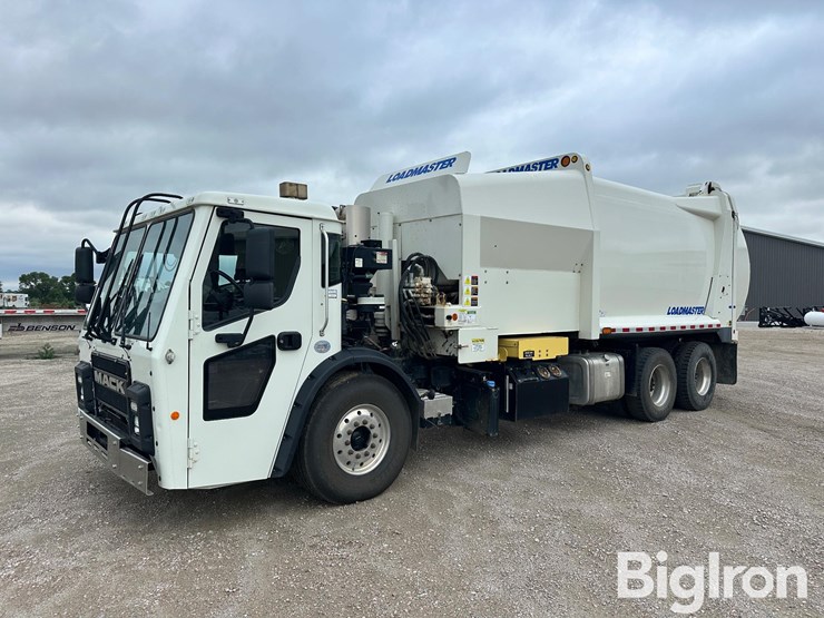 2024-mack-lr64-loadmaster-sideloader-t/a-garbage-truck-image-1