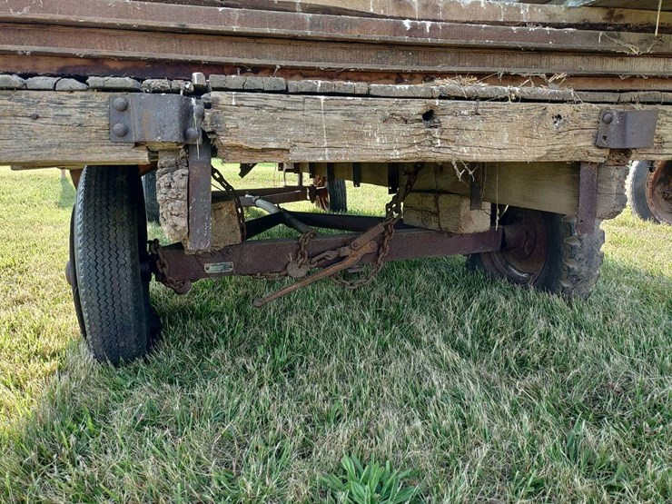 wagon-with-flare-box-image-4