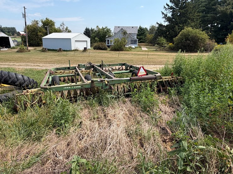 john-deere-220-image-5