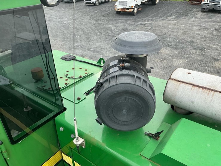 2015-deere-335d-image-17