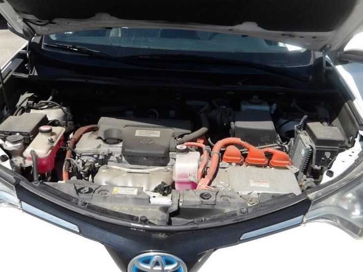 2016-toyota-rav4-image-13