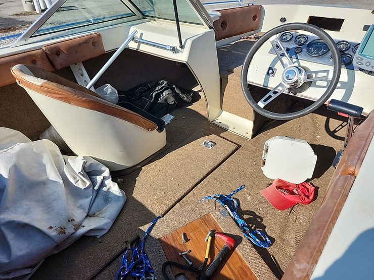 16ft-rinker-fish-&-ski-boat-image-12
